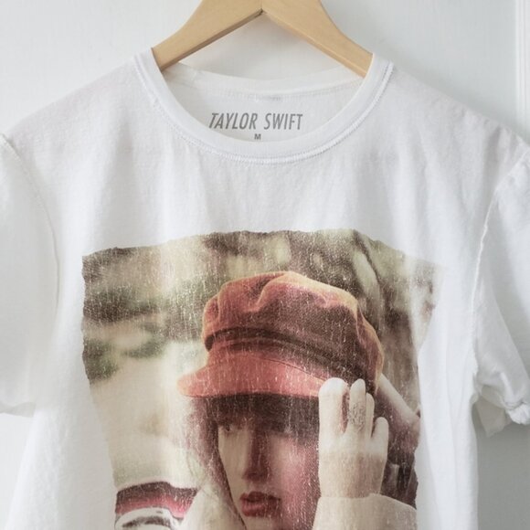 Taylor Swift RED Taylors Version Album Ringer Album Cotton Tee White Sz M - Picture 3 of 11